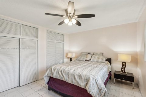 Condo in Miami, Florida, 1 bedroom  № 1710628 - photo 21