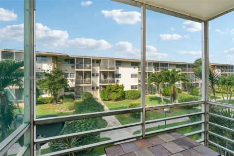 Condo in Miami, Florida, 1 bedroom  № 1710628 - photo 28