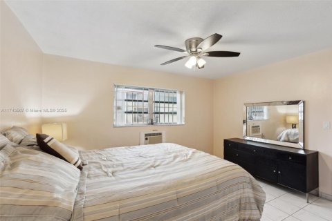 Condo in Miami, Florida, 1 bedroom  № 1710628 - photo 23