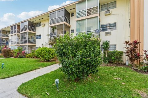 Condo in Miami, Florida, 1 bedroom  № 1710628 - photo 4