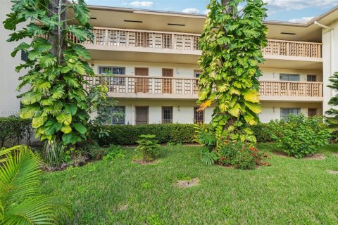 Condo in Miami, Florida, 1 bedroom  № 1710628 - photo 30