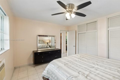 Condo in Miami, Florida, 1 bedroom  № 1710628 - photo 22