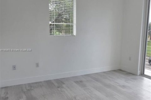 Снять в аренду виллу или дом в Майами, Флорида 5 спален, 229.47м2, № 1953043 - фото 28