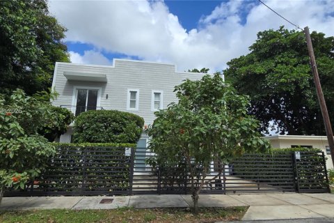 Снять в аренду виллу или дом в Майами, Флорида 5 спален, 229.47м2, № 1953043 - фото 2