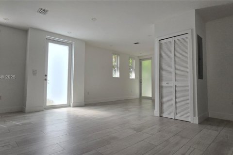 Снять в аренду виллу или дом в Майами, Флорида 5 спален, 229.47м2, № 1953043 - фото 8