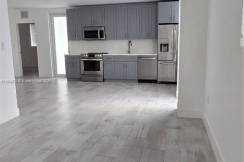 Снять в аренду виллу или дом в Майами, Флорида 5 спален, 229.47м2, № 1953043 - фото 19