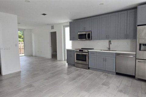 Снять в аренду виллу или дом в Майами, Флорида 5 спален, 229.47м2, № 1953043 - фото 18