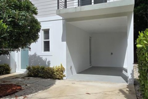 Снять в аренду виллу или дом в Майами, Флорида 5 спален, 229.47м2, № 1953043 - фото 3