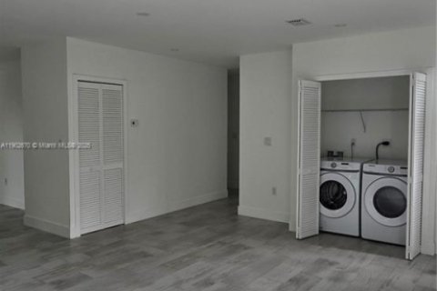 Снять в аренду виллу или дом в Майами, Флорида 5 спален, 229.47м2, № 1953043 - фото 24