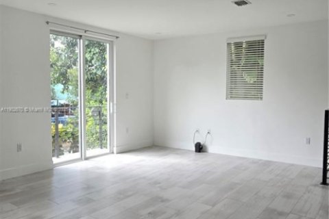 Снять в аренду виллу или дом в Майами, Флорида 5 спален, 229.47м2, № 1953043 - фото 26