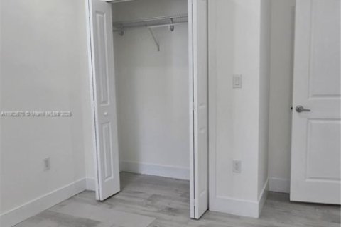 Снять в аренду виллу или дом в Майами, Флорида 5 спален, 229.47м2, № 1953043 - фото 10