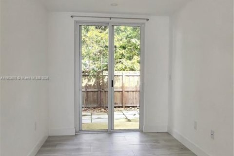 Снять в аренду виллу или дом в Майами, Флорида 5 спален, 229.47м2, № 1953043 - фото 7