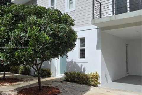 Снять в аренду виллу или дом в Майами, Флорида 5 спален, 229.47м2, № 1953043 - фото 4