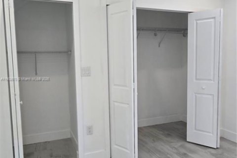 Снять в аренду виллу или дом в Майами, Флорида 5 спален, 229.47м2, № 1953043 - фото 15