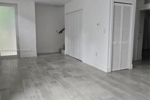 Снять в аренду виллу или дом в Майами, Флорида 5 спален, 229.47м2, № 1953043 - фото 20