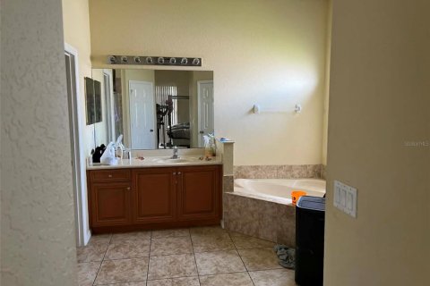 House in Kissimmee, Florida 3 bedrooms, 166.67 sq.m. № 2195391 - photo 16