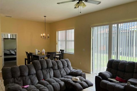 House in Kissimmee, Florida 3 bedrooms, 166.67 sq.m. № 2195391 - photo 14