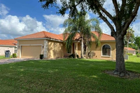 House in Kissimmee, Florida 3 bedrooms, 166.67 sq.m. № 2195391 - photo 2