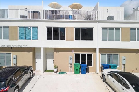 Touwnhouse à vendre à Homestead, Floride: 4 chambres, 133.22 m2 № 2084274 - photo 2