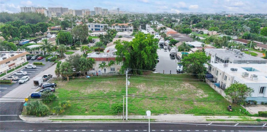 Commercial property in Pompano Beach, Florida № 2083676