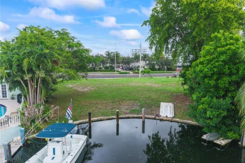 Commercial property in Pompano Beach, Florida № 2083676 - photo 7
