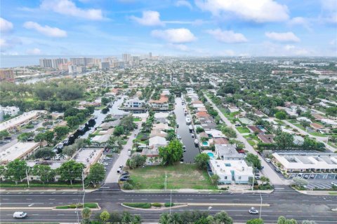 Commercial property in Pompano Beach, Florida № 2083676 - photo 13