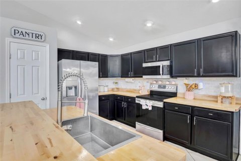 House in Lakeland, Florida 3 bedrooms, 172.89 sq.m. № 2121461 - photo 8