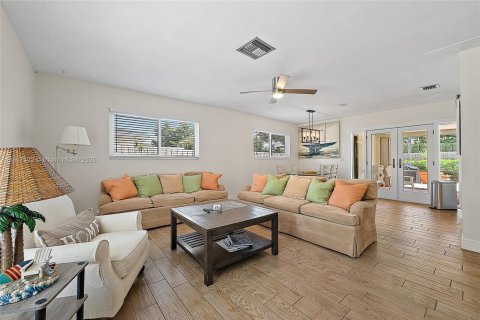 House in Tequesta, Florida 3 bedrooms, 125.42 sq.m. № 1943600 - photo 6