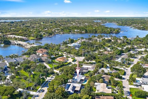 House in Tequesta, Florida 3 bedrooms, 125.42 sq.m. № 1943600 - photo 23