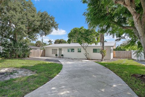 House in Tequesta, Florida 3 bedrooms, 125.42 sq.m. № 1943600 - photo 17