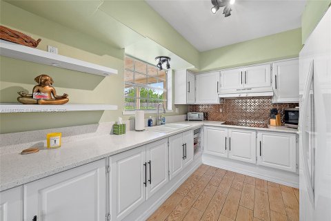 House in Tequesta, Florida 3 bedrooms, 125.42 sq.m. № 1943600 - photo 7