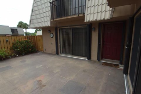 Adosado en alquiler en West Palm Beach, Florida, 2 dormitorios, 114.83 m2 № 2085027 - foto 2
