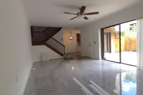 Adosado en alquiler en West Palm Beach, Florida, 2 dormitorios, 114.83 m2 № 2085027 - foto 4