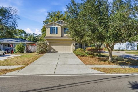 House in Tampa, Florida 4 bedrooms, 160.72 sq.m. № 2199174