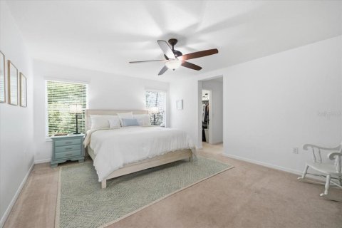 House in Tampa, Florida 4 bedrooms, 160.72 sq.m. № 2199174 - photo 18
