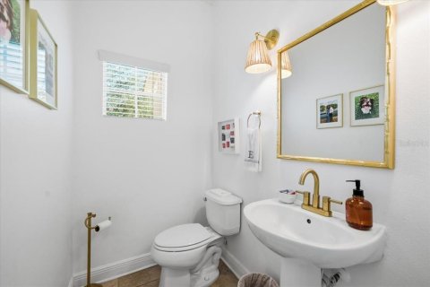 House in Tampa, Florida 4 bedrooms, 160.72 sq.m. № 2199174 - photo 17