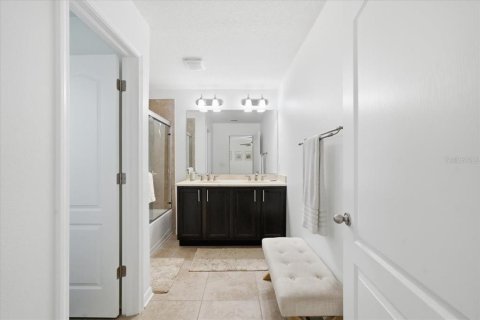 House in Tampa, Florida 4 bedrooms, 160.72 sq.m. № 2199174 - photo 21