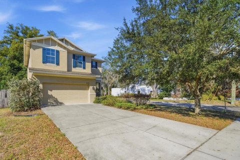 House in Tampa, Florida 4 bedrooms, 160.72 sq.m. № 2199174 - photo 2