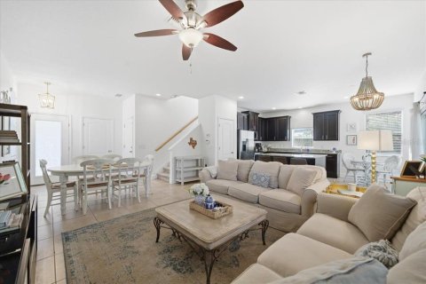 House in Tampa, Florida 4 bedrooms, 160.72 sq.m. № 2199174 - photo 5
