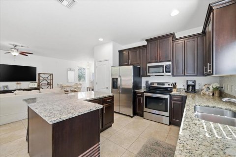 House in Tampa, Florida 4 bedrooms, 160.72 sq.m. № 2199174 - photo 9