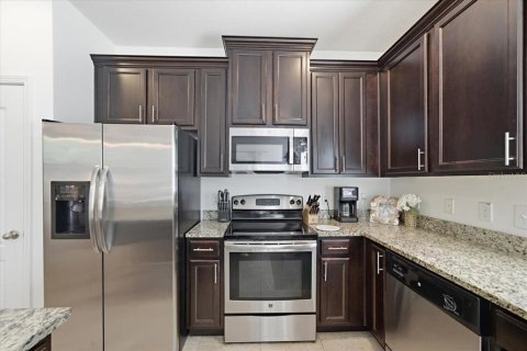 House in Tampa, Florida 4 bedrooms, 160.72 sq.m. № 2199174 - photo 14
