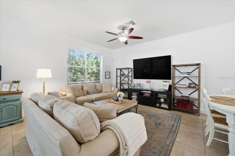 House in Tampa, Florida 4 bedrooms, 160.72 sq.m. № 2199174 - photo 6