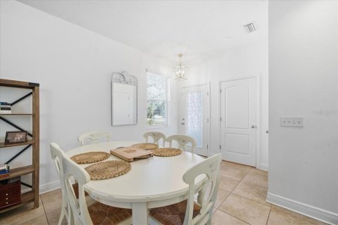 House in Tampa, Florida 4 bedrooms, 160.72 sq.m. № 2199174 - photo 8
