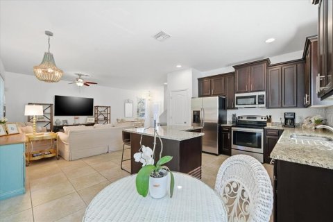 House in Tampa, Florida 4 bedrooms, 160.72 sq.m. № 2199174 - photo 11