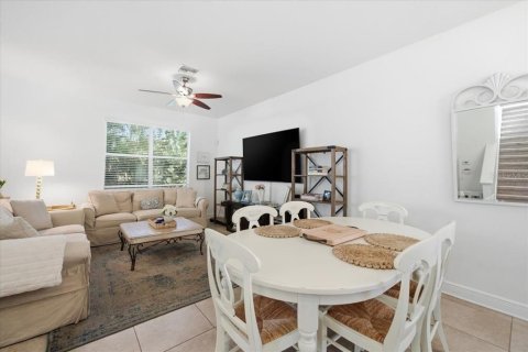 House in Tampa, Florida 4 bedrooms, 160.72 sq.m. № 2199174 - photo 7
