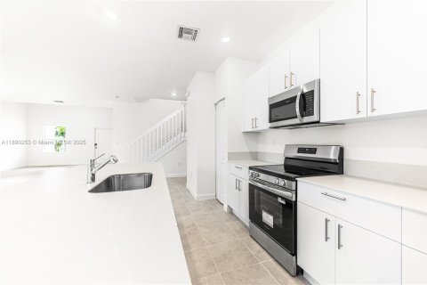 House in Homestead, Florida 3 bedrooms № 1943298 - photo 5