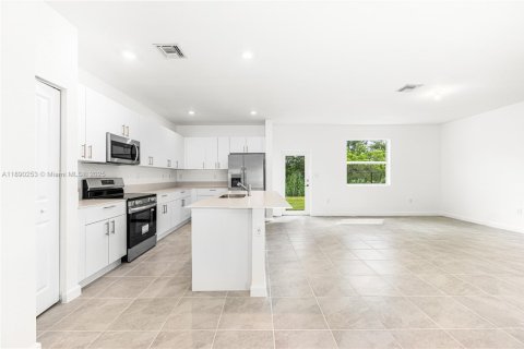 House in Homestead, Florida 3 bedrooms № 1943298 - photo 3