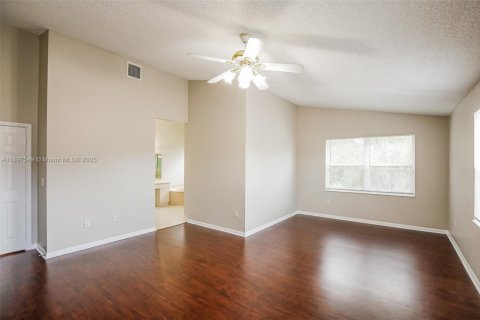 Снять в аренду виллу или дом в Холливуд, Флорида 5 спален, 278.52м2, № 1949111 - фото 11