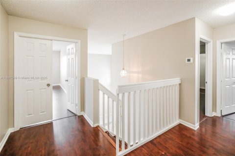 Снять в аренду виллу или дом в Холливуд, Флорида 5 спален, 278.52м2, № 1949111 - фото 2