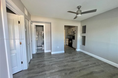 Villa ou maison à louer à Hollywood, Floride: 3 chambres, 123.19 m2 № 1968510 - photo 3